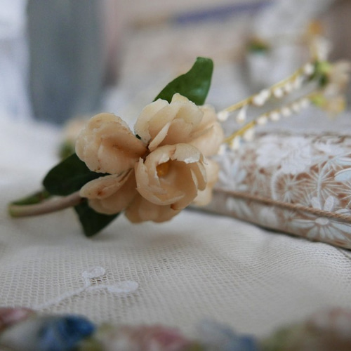 ワックスフラワーと造花マリアージュのアンティークの髪飾りフランス