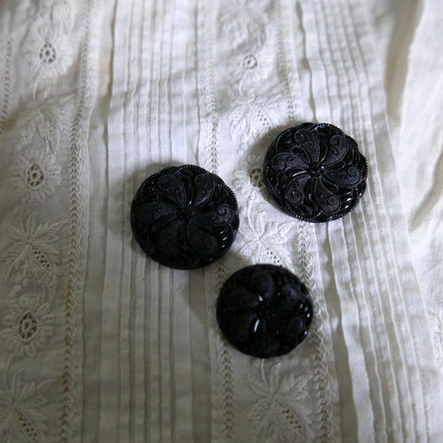 フランスアンティーク 1890年代 フレンチジェットボタン 花 23mm