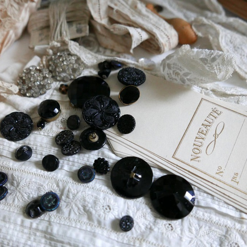 フランスアンティーク 1890年代 フレンチジェットボタン 花 23mm