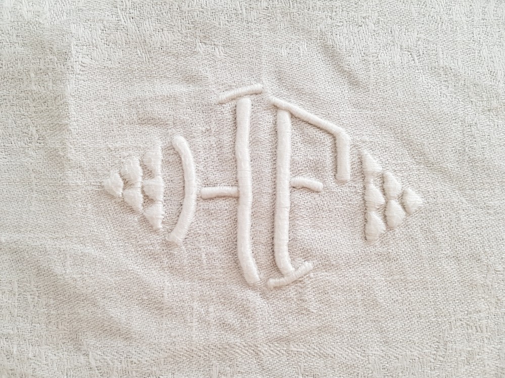 SALEஐ⋆*フランスアンティーク・美しい刺繍にモノグラム入り