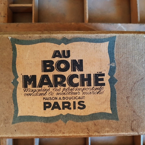 LES ANNEES FOLLES：アンティーク メルスリー AU BON MARCHE