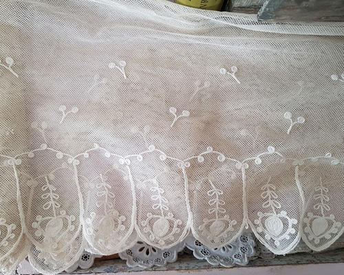 フランスアンティークレース　コーネリー刺繍 フランスアンティーク コ－ネリー刺繍のチュールレース 277cm レース