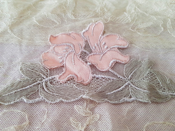 フランスヴィンテージ　お花の刺繍アップリケ 2枚目の画像