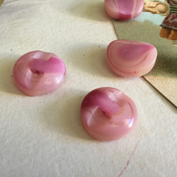 フランスヴィンテージ　ピンクのミステリアスなガラスボタン 6枚目の画像