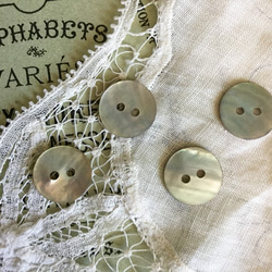 フランスヴィンテージ　真珠貝ボタン 12ｍｍ　４個セット 3枚目の画像