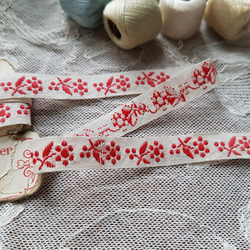 フランスヴィンテージ　赤いお花の刺繍リボン　糸巻き台紙つき 3枚目の画像