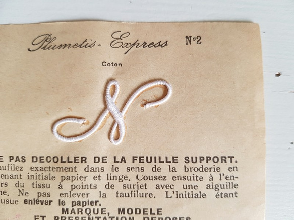 フランスアンティーク　Plumetis Express No.2 刺繍用モノグラム「N」 3枚目の画像