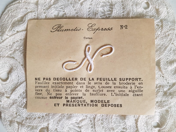 フランスアンティーク　Plumetis Express No.2 刺繍用モノグラム「N」 4枚目の画像
