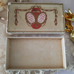 フランスアンティーク　ショコラティエのお菓子箱 4枚目の画像