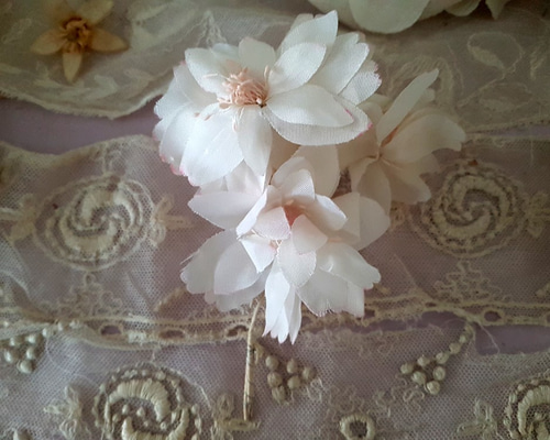 フランスアンティーク布花リース　ベージュ　アンティーク布花 0_51d501635018658e187a34bbc902