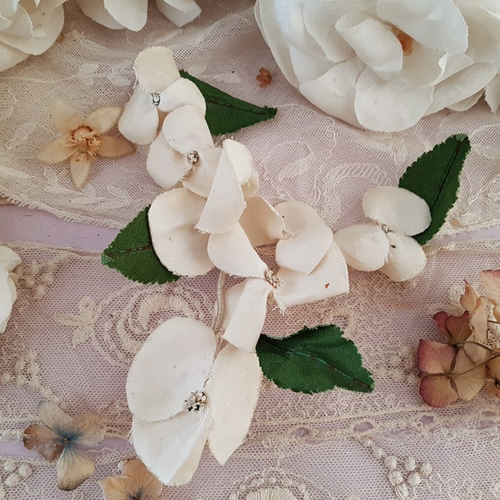 フランスアンティーク 布花白い紫陽花 チャーム Mon Atelier