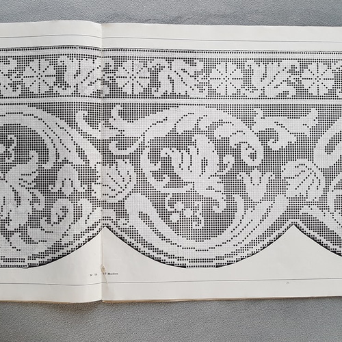 B様 ご予約品】フランスアンティーク フィレレース図案集 大判サイズと