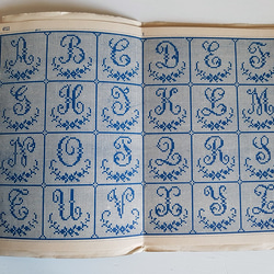 フランスアンティーク　MAISON SAJOU 刺繍アルファベット図案 No.651 2枚目の画像