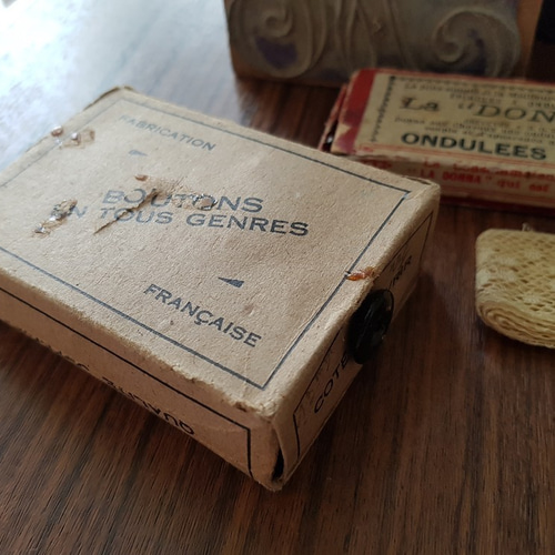 La boîte à boutons ボタンの箱 / ecru /大小セット フランスヴィンテージ ボタン箱 その他インテリア雑貨 Mon Atelier