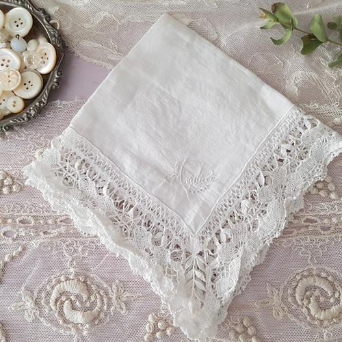 フランスアンティーク 刺繍入りレースハンカチ ハンカチ・手ぬぐい Mon 