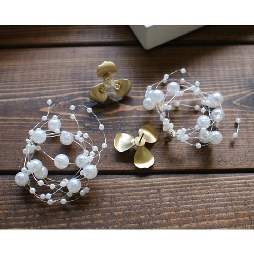 ★箱付き★ TOGAPULLA メタルフラワーピアス ☆箱付き☆ TOGAPULLA メタルフラワーピアス - メルカリ