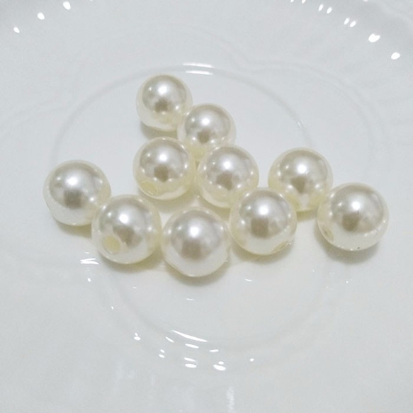❤珍珠鏡貝系列❤復古公主風 米白色貝殼珍珠10mm 淡水珠兩個孔 10個入 第1張的照片