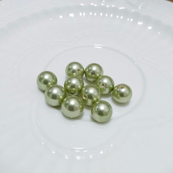 ❤珍珠鏡貝系列❤復古公主風 芥末綠貝殼珍珠8mm 淡水珠兩個孔 10個入 第1張的照片