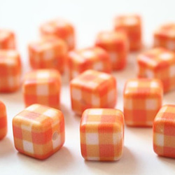 ♡アクリル/レジン♡15mm四角い格子状のマットオレンジの正方形格子 1枚目の画像