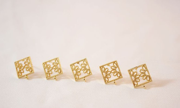 ♡鍍銅・素材♡復古方形鏤空款蕾絲印花耳釘  2個入 第2張的照片