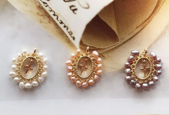 ♡珍珠・半成品♡手工繞線小珍珠 18K包金蕾絲十字架 粉色系列 1個入 第2張的照片