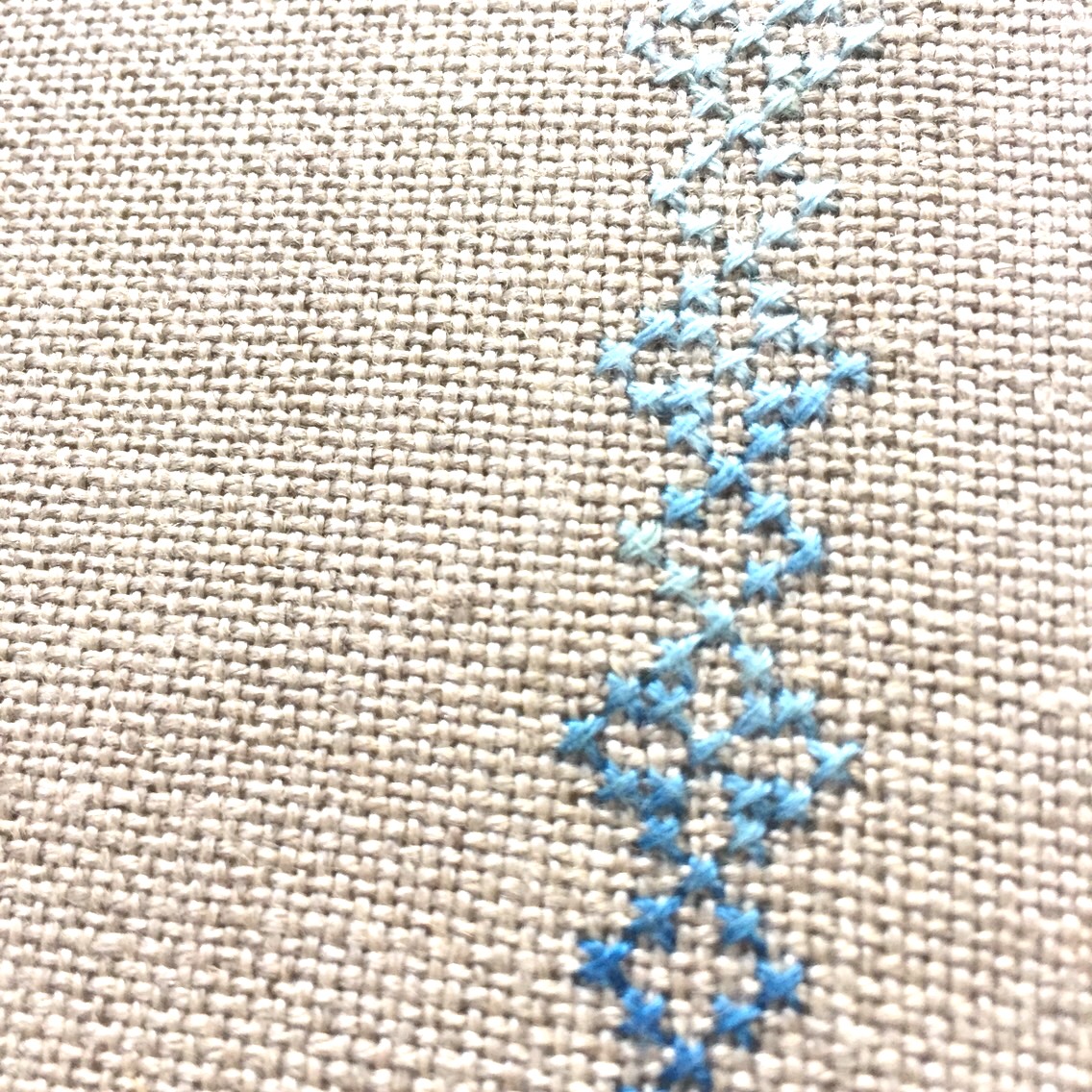 刺繍ミニクロス野の花シリーズC | iichi 日々の暮らしを心地よく