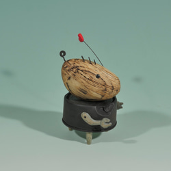 猫餌の空き缶と木で制作したロボット・ハートチョキ（Abandoned robots) 5枚目の画像