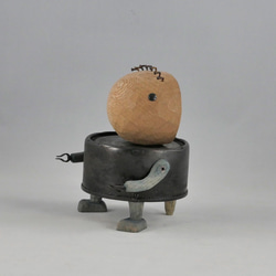 猫餌の空き缶と木で制作した丸顔のロボット（Abandoned robots) 2枚目の画像