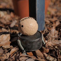 猫餌の空き缶と木で制作した丸顔のロボット（Abandoned robots) 6枚目の画像