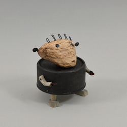 猫餌の空き缶と木で制作した三角顔のロボット（Abandoned robots) 2枚目の画像