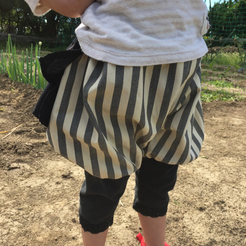 まるで絵本みたいなボリュームかぼちゃパンツ おしりフリルタイプ 水色 