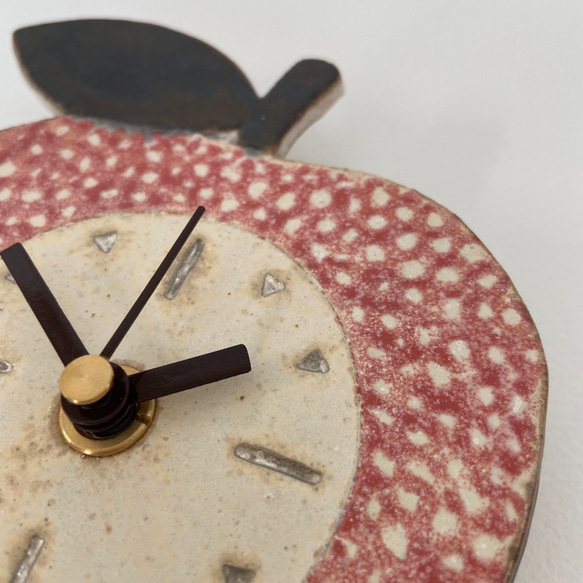 「A 様ご予約」赤いりんごの掛け時計 陶器 2枚目の画像