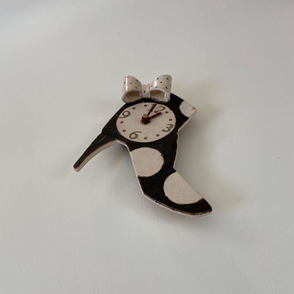 ショートブーツ 掛け時計　(白リボン) 3枚目の画像