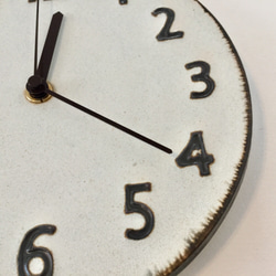 陶シンプル 掛け時計 白 2枚目の画像