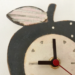 りんごの掛け時計 陶器 2枚目の画像