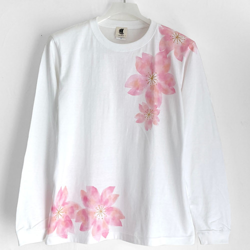 舞桜柄Tシャツ ホワイト 手描き長袖Tシャツ 袖リブ付き ロンT 花 舞桜柄Tシャツ ホワイト 手描き長袖Tシャツ 袖リブ付き ロンT 花
