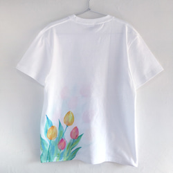 チューリップ柄Tシャツ 手描きで描いたチューリップ柄Tシャツ 春 2枚目の画像