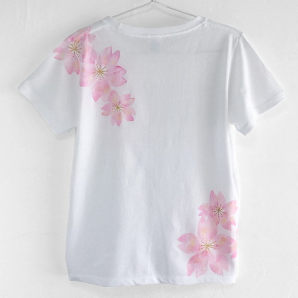 舞桜柄Tシャツ 桜色 手描きで描いた和風の桜の花柄Tシャツ 6枚目の画像