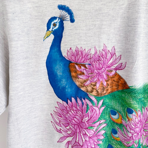 孔雀とクジャクサボテンの花柄手描きTシャツ Tシャツ 手描きTシャツと