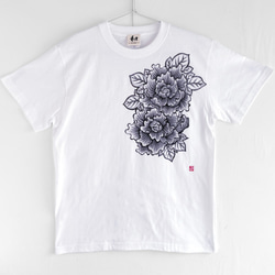 牡丹柄手描きTシャツ ホワイト 手描きで描いた牡丹の花柄Tシャツ 和柄 1枚目の画像
