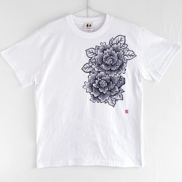 牡丹柄手描きTシャツ ホワイト 手描きで描いた牡丹の花柄Tシャツ 和柄 1枚目の画像