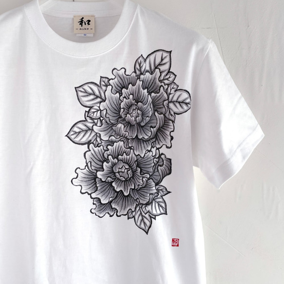 牡丹柄手描きTシャツ ホワイト 手描きで描いた牡丹の花柄Tシャツ 和柄 3枚目の画像