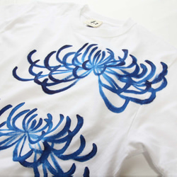 菊柄メンズTシャツ　手描きで描いた菊の花のTシャツ 3枚目の画像