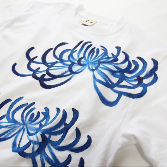 菊柄メンズTシャツ　手描きで描いた菊の花のTシャツ 3枚目の画像