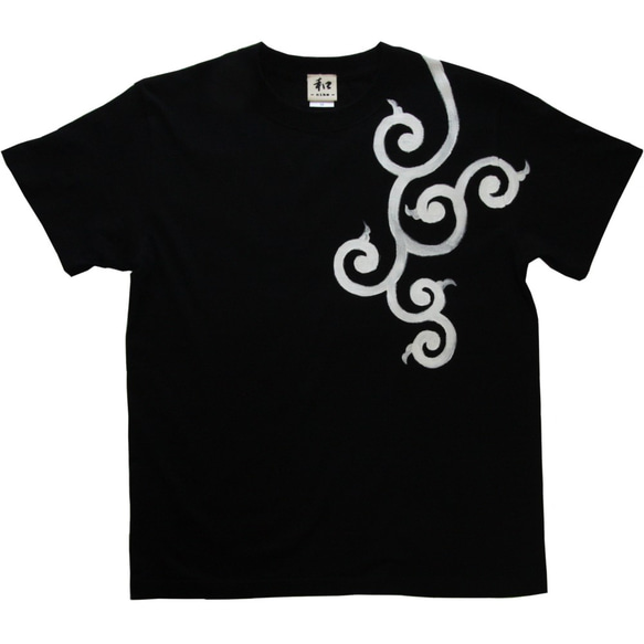 唐草柄メンズTシャツブラック 手描きで描いた唐草模様のTシャツ 1枚目の画像