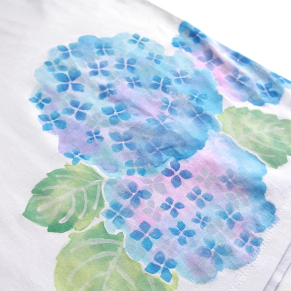 レディース アジサイ柄Tシャツ 手描きで描いた和風の紫陽花の花のTシャツ  ギフト　　 5枚目の画像
