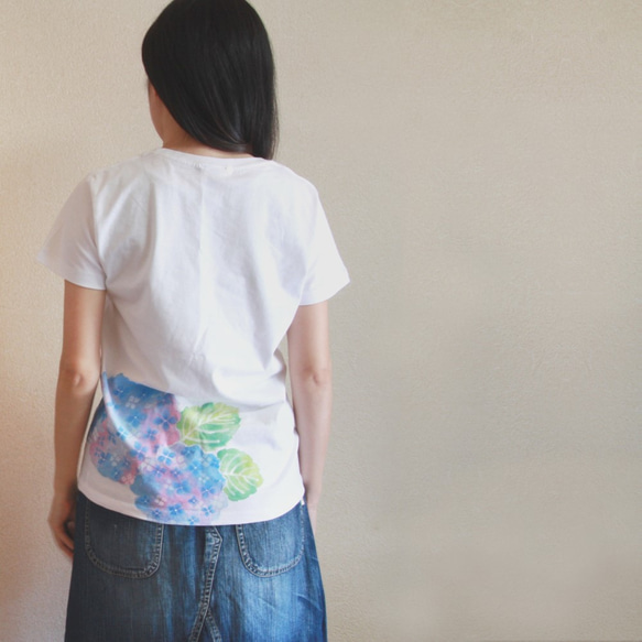 レディース アジサイ柄Tシャツ 手描きで描いた和風の紫陽花の花のTシャツ  ギフト　　 6枚目の画像