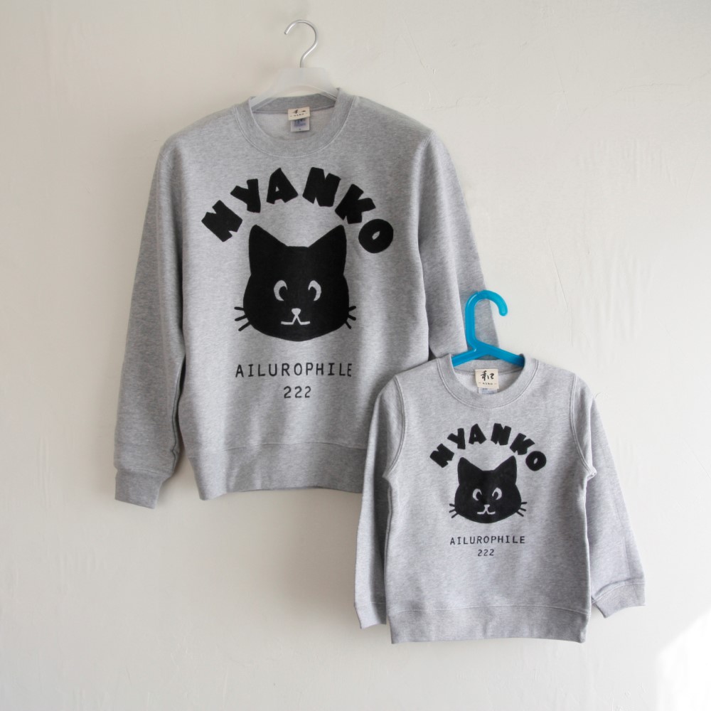 ニャンコ柄アメカジ風クルーネックスウェット　グレー　ユニセックス