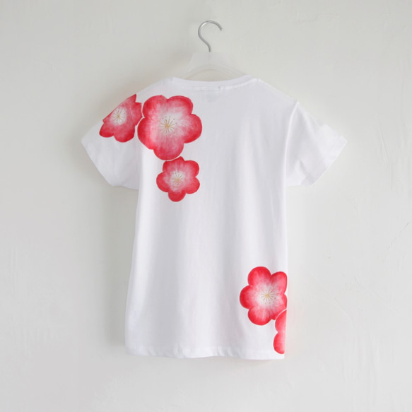 レディース 梅の花柄Tシャツ 手描きで描いた和風な梅の花Tシャツ プレゼント 和風 3枚目の画像