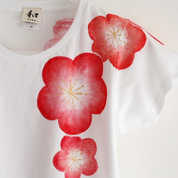 レディース 梅の花柄Tシャツ 手描きで描いた和風な梅の花Tシャツ プレゼント 和風 4枚目の画像